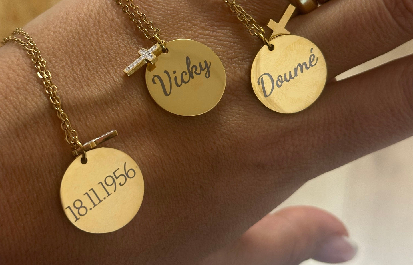 Collier breloque, croix ￼