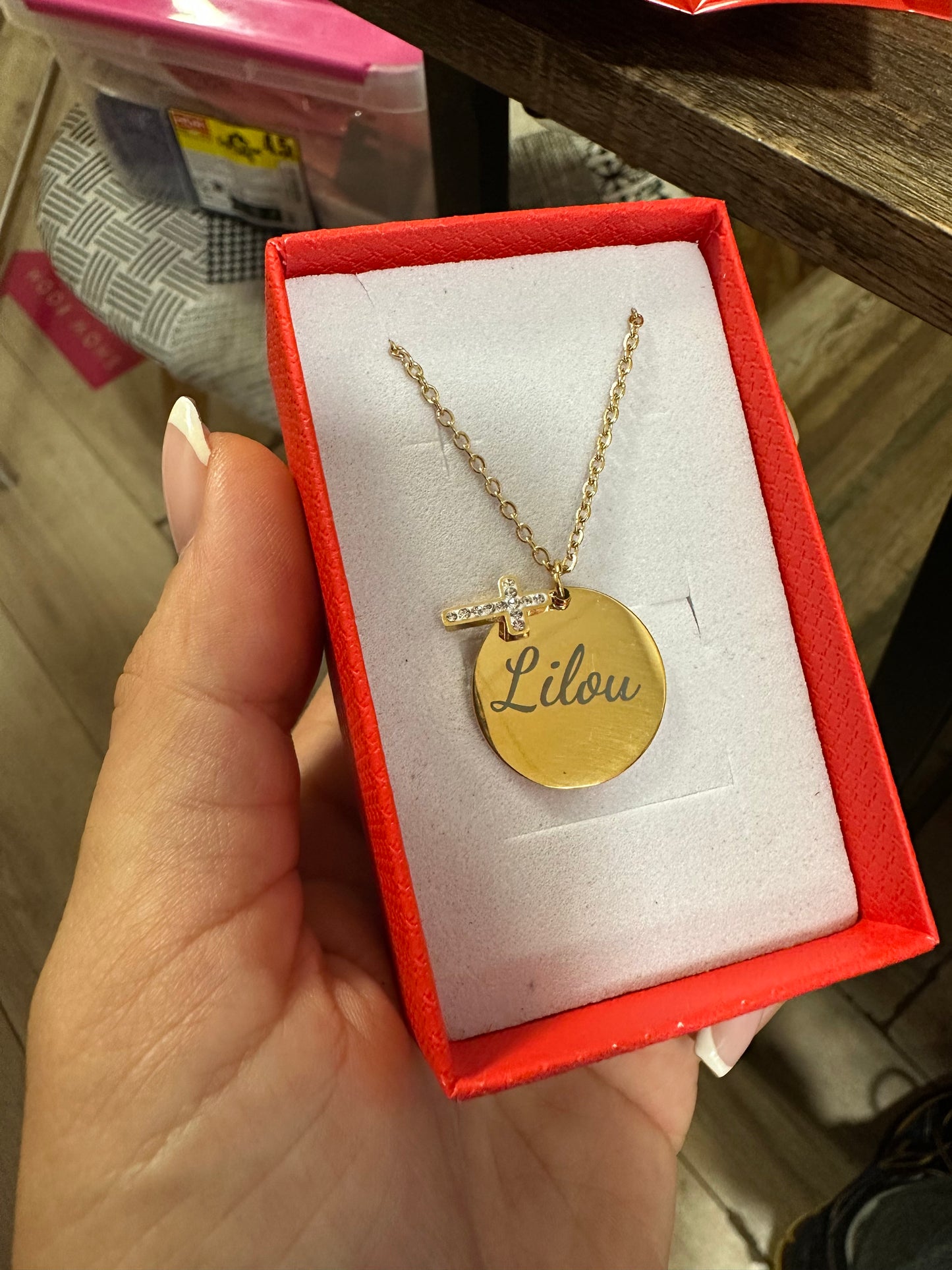 Collier breloque, croix ￼